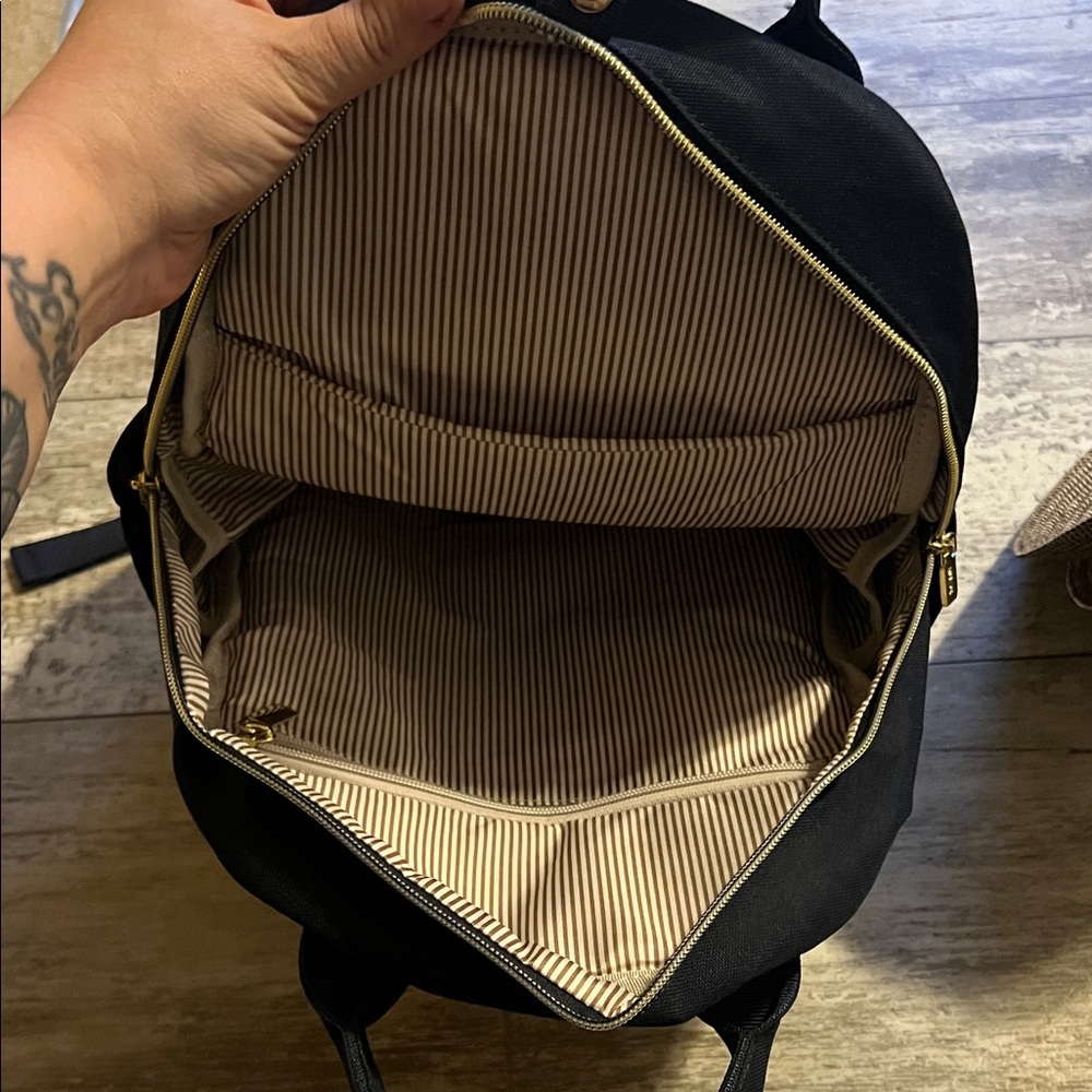 Elegant Navy and Cream Backpack - Picture 2 of 3